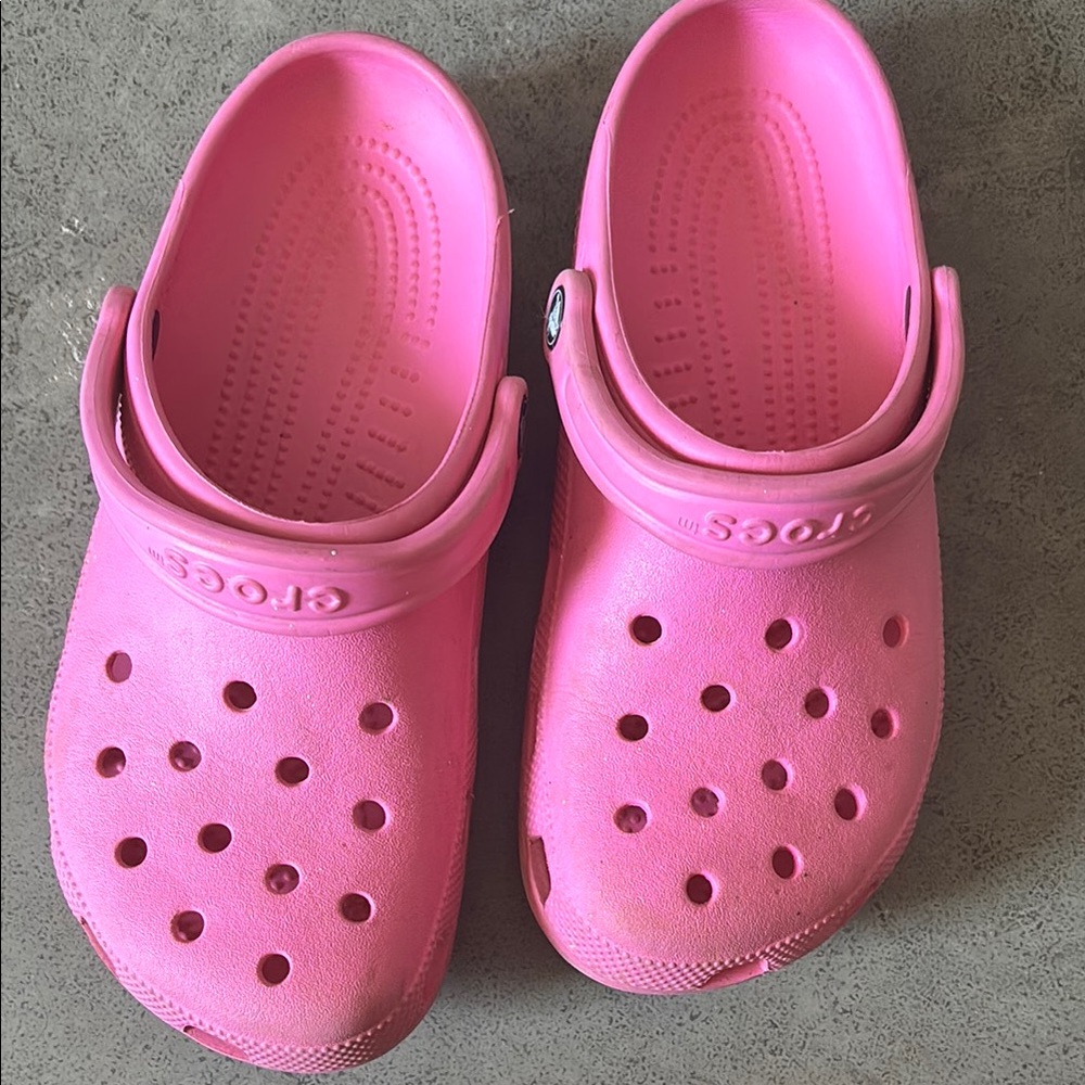 CROCS Pink Sandals with Ventilation and Heel Strap